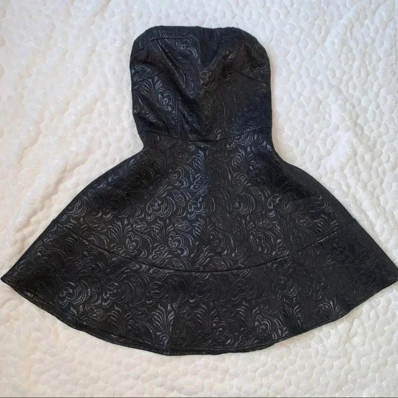 New Express Strapless Fit & Flare Little Black Dress 8 - Picture 4 of 12